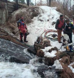 dive team preparing to search icy stream